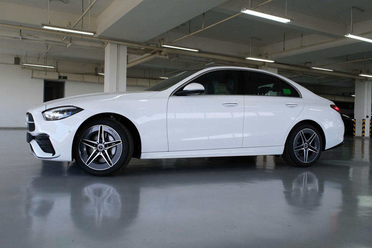 Mercedes Benz C300 AMG với chiều dài lên đến 4,790m