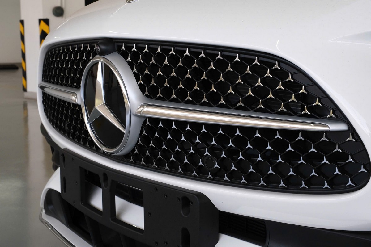 Mercedes Benz C300 AMG màu Trắng mới 2026