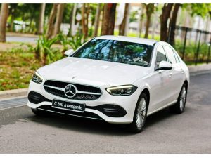 Mercedes C200 avangarde mới 2023