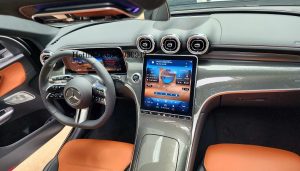 Mercedes GLC 300 AMG ALL NEW 2023 – “Thiết kế đẳng cấp hoàn toàn mới” Mercedes GLC 300 được thiết kế với vẻ đẹp sang trọng, tinh tế từ mọi góc nhìn. Với đường nét mạnh mẽ, phong cách độc đáo cùng với kích thước phù hợp, chiếc xe này không chỉ là một phương tiện di chuyển, mà còn là một tác phẩm nghệ thuật Động cơ mạnh mẽ Mercedes GLC 300 AMG mới 2023 có gì khác biệt ? Xe được trang bị động cơ tăng áp 2.0L 4 xy-lanh, cho công suất tối đa 258 mã lực và mô-men xoắn cực đại 400 Nm. Điều này cho phép xe tăng tốc từ 0-100 km/h chỉ trong vòng 6,2 giây. Động cơ Mercedes GLC 300 AMG mới 2023 sử dụng tính năng công nghệ hoàn toàn mới sử dụng công nghệ EQ BOOST có khả năng tăng công suất lên tới 23 mã lực mạng lại cảm giác cực kì ấn tượng hơn so với phiên bản trước đây.