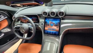 Mercedes GLC 300 AMG ALL NEW 2023 – “Thiết kế đẳng cấp hoàn toàn mới” Mercedes GLC 300 được thiết kế với vẻ đẹp sang trọng, tinh tế từ mọi góc nhìn. Với đường nét mạnh mẽ, phong cách độc đáo cùng với kích thước phù hợp, chiếc xe này không chỉ là một phương tiện di chuyển, mà còn là một tác phẩm nghệ thuật Động cơ mạnh mẽ Mercedes GLC 300 AMG mới 2023 có gì khác biệt ? Xe được trang bị động cơ tăng áp 2.0L 4 xy-lanh, cho công suất tối đa 258 mã lực và mô-men xoắn cực đại 400 Nm. Điều này cho phép xe tăng tốc từ 0-100 km/h chỉ trong vòng 6,2 giây. Động cơ Mercedes GLC 300 AMG mới 2023 sử dụng tính năng công nghệ hoàn toàn mới sử dụng công nghệ EQ BOOST có khả năng tăng công suất lên tới 23 mã lực mạng lại cảm giác cực kì ấn tượng hơn so với phiên bản trước đây.