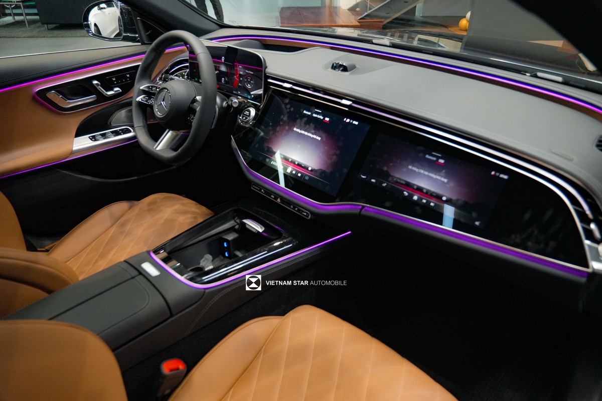 Nội thất ghế Mercedes E300 AMG màu nâu bản V1