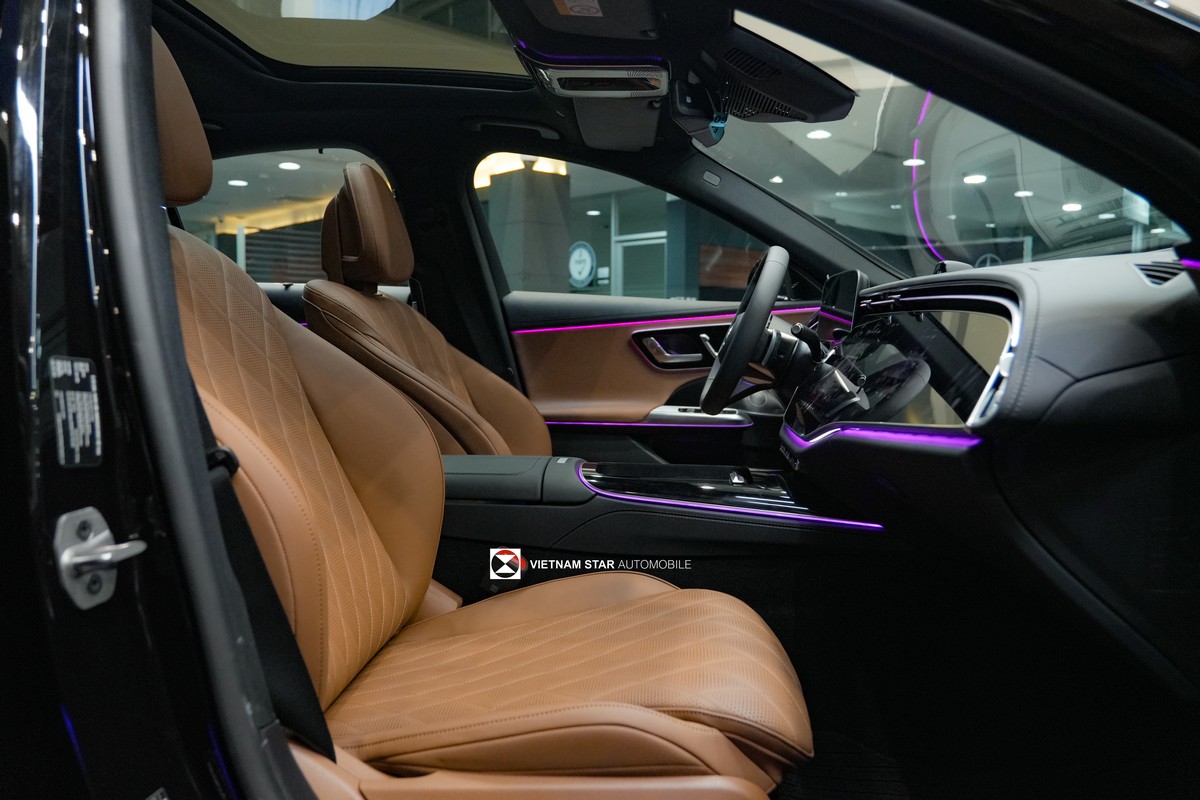 Nội thất ghế Mercedes E300 AMG màu nâu bản V1
