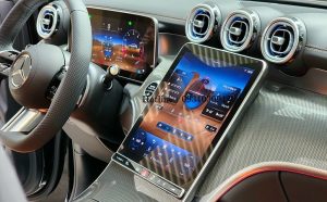 Mercedes GLC 300 AMG ALL NEW 2023 – “Thiết kế đẳng cấp hoàn toàn mới” Mercedes GLC 300 được thiết kế với vẻ đẹp sang trọng, tinh tế từ mọi góc nhìn. Với đường nét mạnh mẽ, phong cách độc đáo cùng với kích thước phù hợp, chiếc xe này không chỉ là một phương tiện di chuyển, mà còn là một tác phẩm nghệ thuật Động cơ mạnh mẽ Mercedes GLC 300 AMG mới 2023 có gì khác biệt ? Xe được trang bị động cơ tăng áp 2.0L 4 xy-lanh, cho công suất tối đa 258 mã lực và mô-men xoắn cực đại 400 Nm. Điều này cho phép xe tăng tốc từ 0-100 km/h chỉ trong vòng 6,2 giây. Động cơ Mercedes GLC 300 AMG mới 2023 sử dụng tính năng công nghệ hoàn toàn mới sử dụng công nghệ EQ BOOST có khả năng tăng công suất lên tới 23 mã lực mạng lại cảm giác cực kì ấn tượng hơn so với phiên bản trước đây.