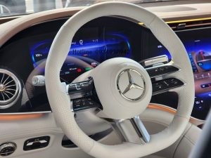 Mercedes EQS 500 SUV mới 2023