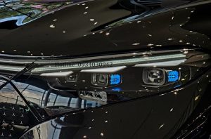 Mercedes EQS 500 SUV mới 2023