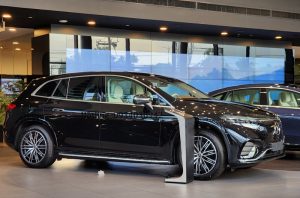 Mercedes EQS 500 SUV mới 2023