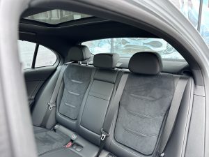 Đánh giá chi tiết Mercedes AMG C 63 S E PERFORMANCE tại Mercedes Phú Mỹ Hưng Hotline : 0934030942 Website : Mercedes-nguyenvanlinh.com Dòng xe Hybird đầu tiên được bán tại Việt Nam. Mẫu siêu xe đường phố đầy cá tính được phát triển bởi các kĩ sư của AMG Mercedes Benz. Mercedes AMG C 63 S E PERFORMANCE được đánh giá là mẫu xe sedan thể thao với công suất mạnh nhất thế giới cho động cơ 4 xylanh (2.0 lít) với công suất cực kì ấn tượng lên tới 680 mã lực và momen xoắn cực đại khi kết hợp với động cơ điện lên tới 1020 Nm. _ Mẫu siêu xe chạy kết hợp giữa xăng và điện giúp tối ưu trong việc tăng tốc và cải thiện cảm giác lái cực kì ấn tượng. Ngoài ra xe còn được dẫn động 4 bánh toàn thời gian 4Matic +