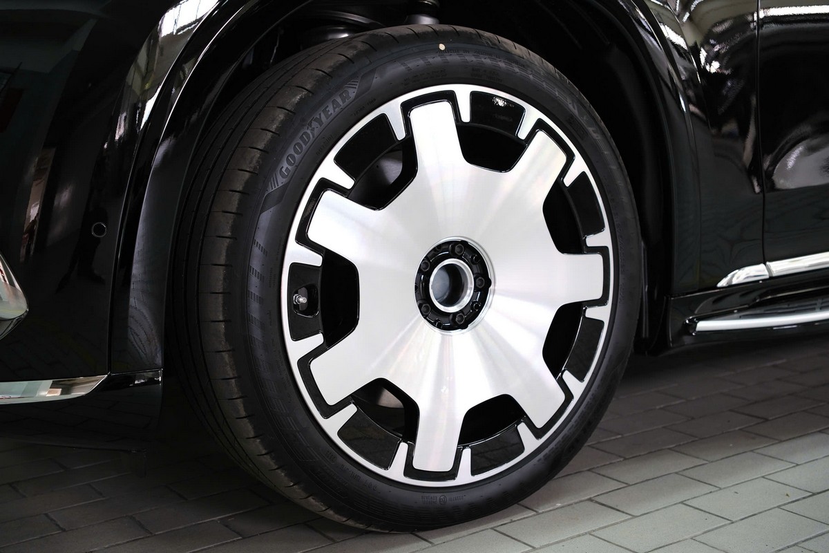 Mâm hợp kim 22 inch với thiết kế độc quyền hiện chỉ có trên Mercedes-Maybach