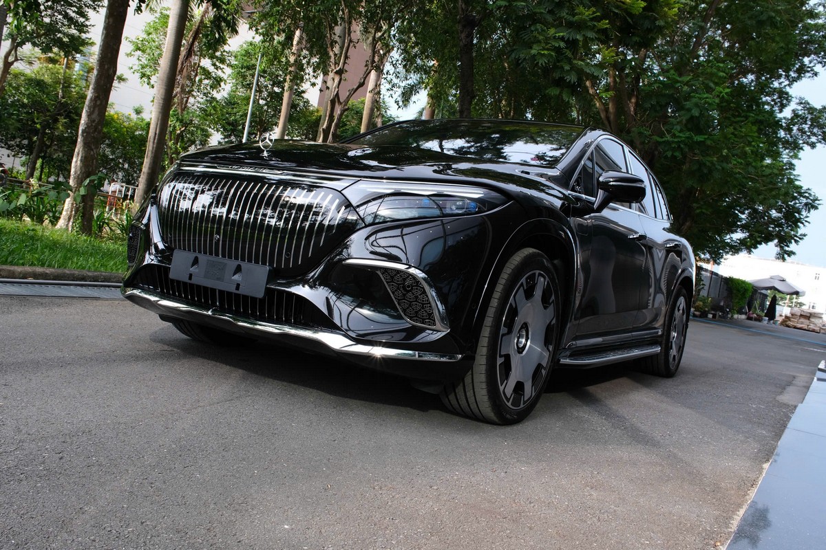 xe điện Mercedes Maybach EQS 680 2026 màu đen