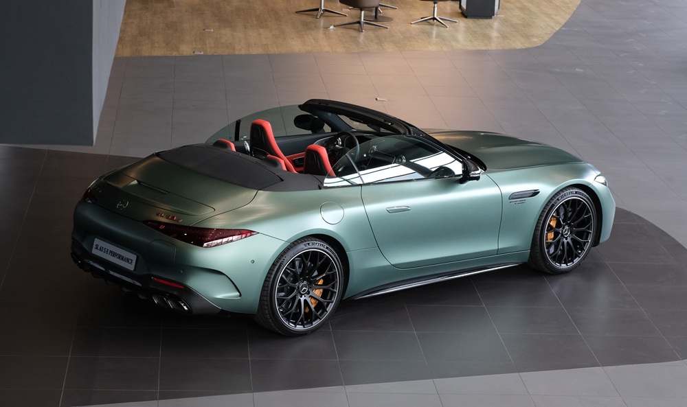 giá lăn bánh Mercedes AMG SL63 Performance màu xanh lá cây