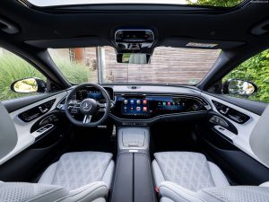 Đánh giá chi tiết dòng xe E class mới 2025 tại Mercedes Phú Mỹ Hưng (4)