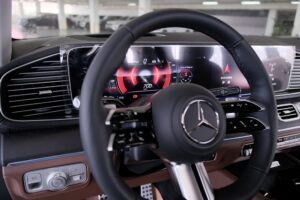 Nội thất AMG với vô lăng bọc da nappa cao cấp