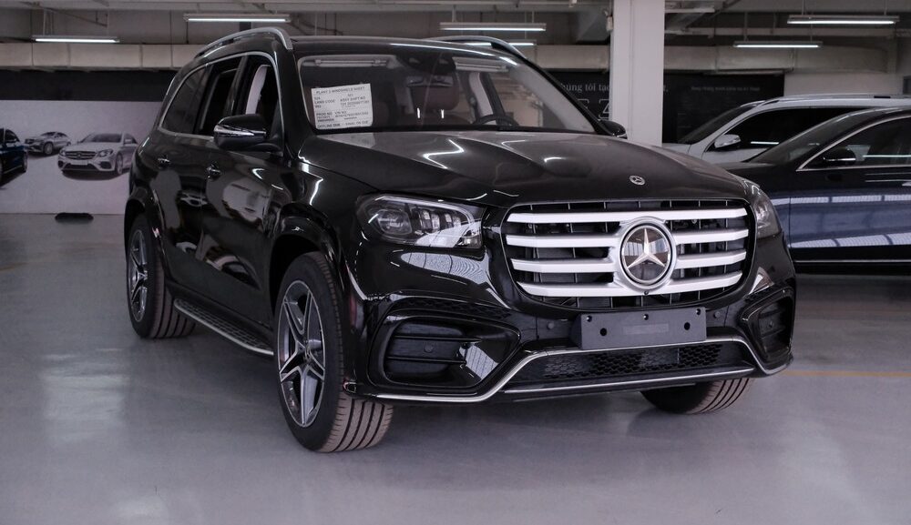 Mercedes Benz GLS 450 4MATIC màu đen, nội thất nâu mới 2026