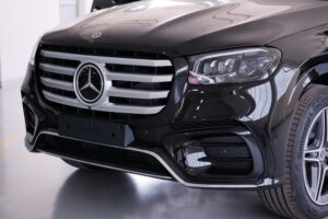 Mercedes Benz GLS 450 4MATIC màu đen, nội thất nâu mới 2026