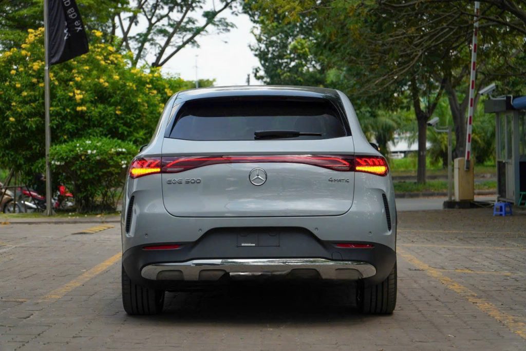Mercedes EQE 500 SUV màu alpine grey solid (5)