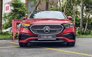 Mercedes E300 AMG màu đỏ (2)