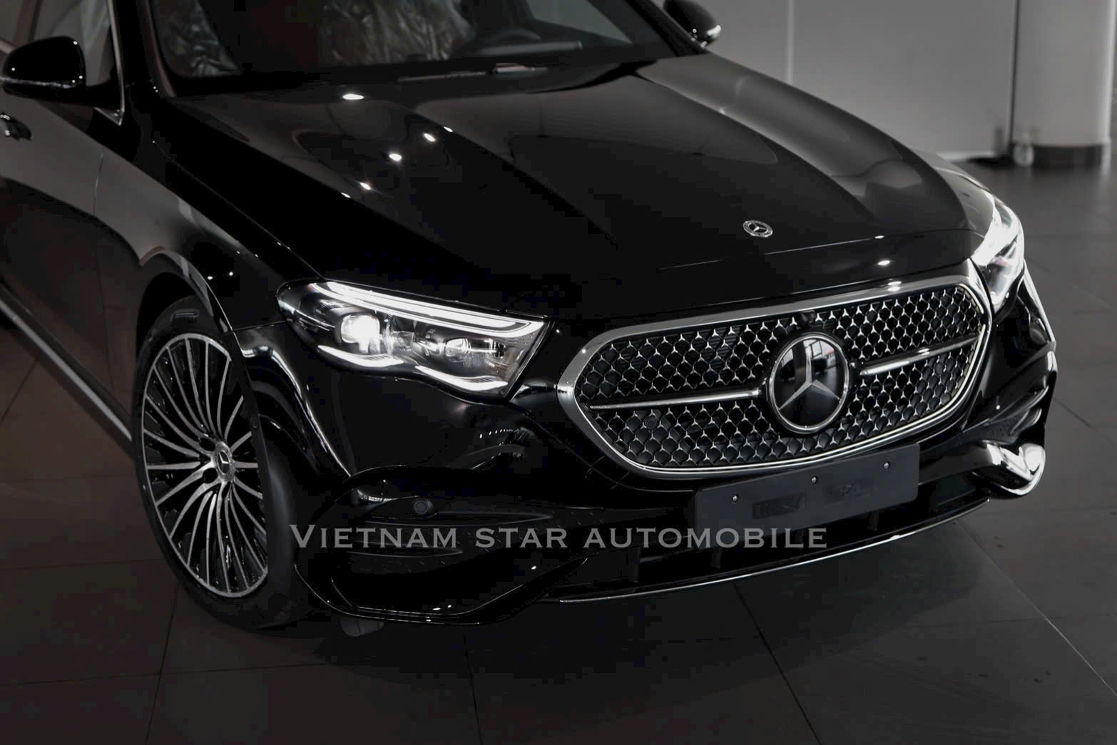 Mercedes Phú Mỹ Hưng Mercedes Phú Mỹ Hưng