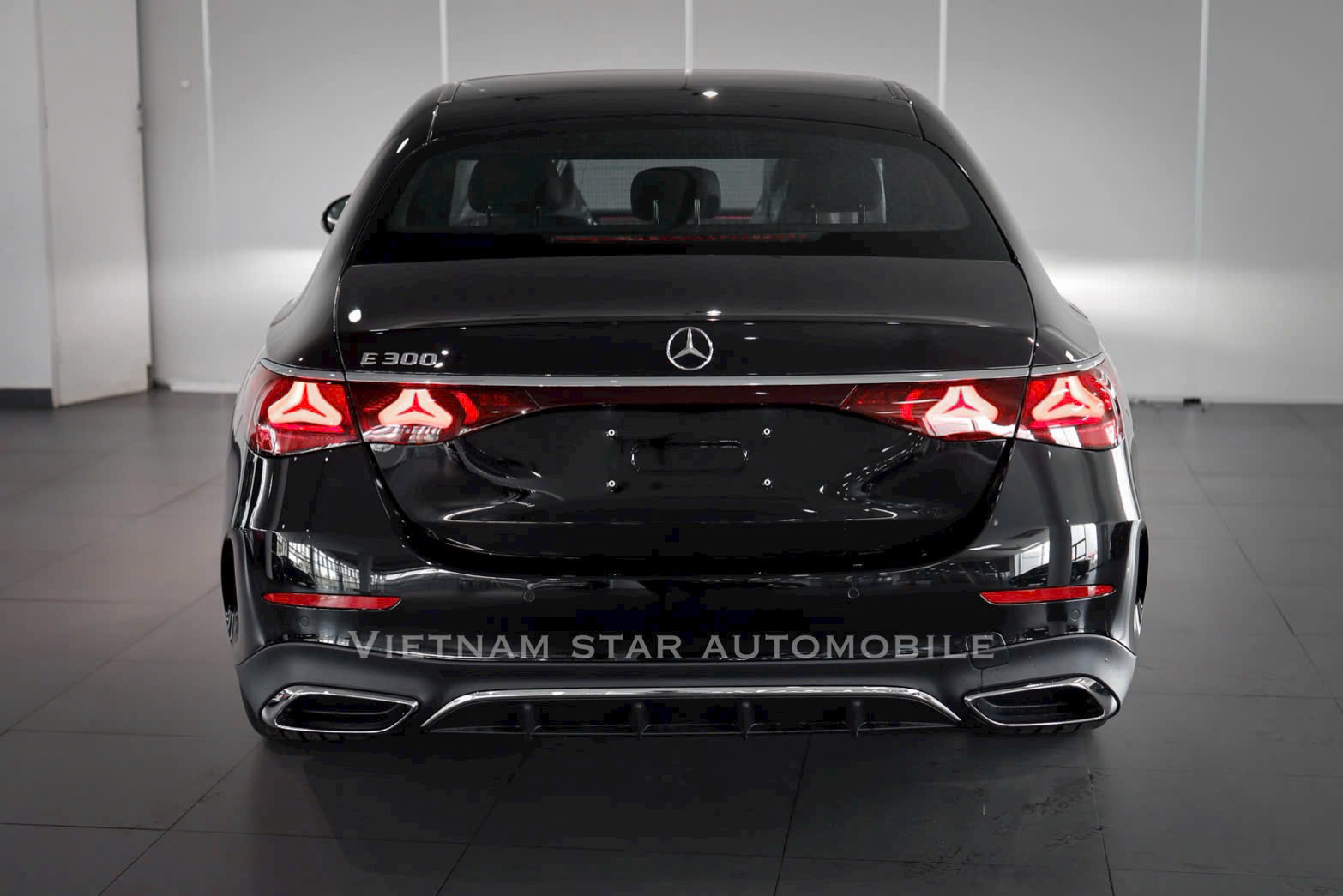 Mercedes Phú Mỹ Hưng Mercedes Phú Mỹ Hưng