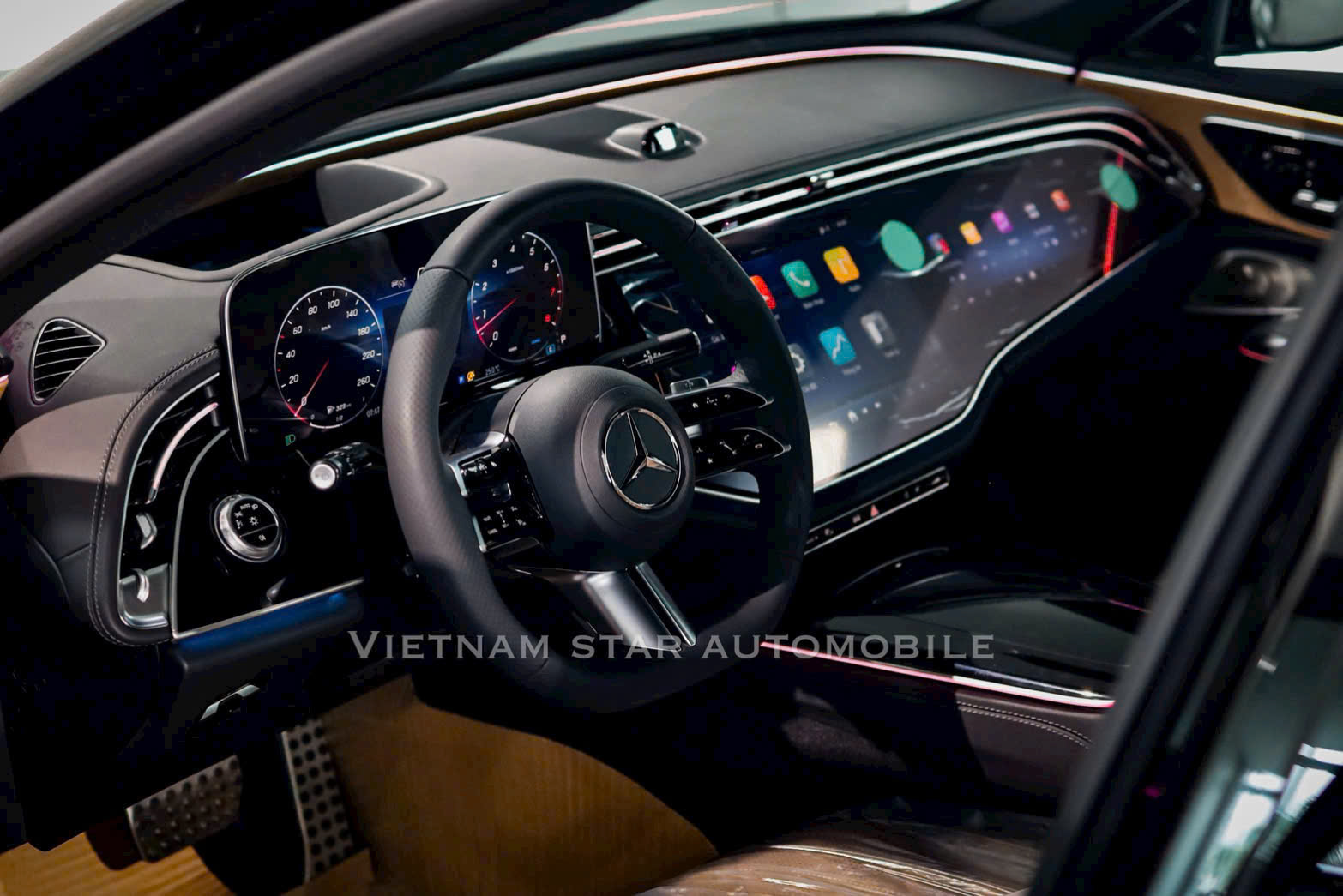 Mercedes Phú Mỹ Hưng Mercedes Phú Mỹ Hưng