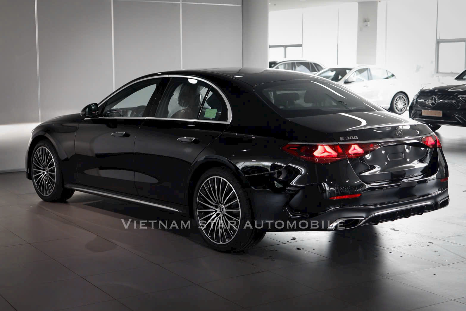 Mercedes Phú Mỹ Hưng Mercedes Phú Mỹ Hưng