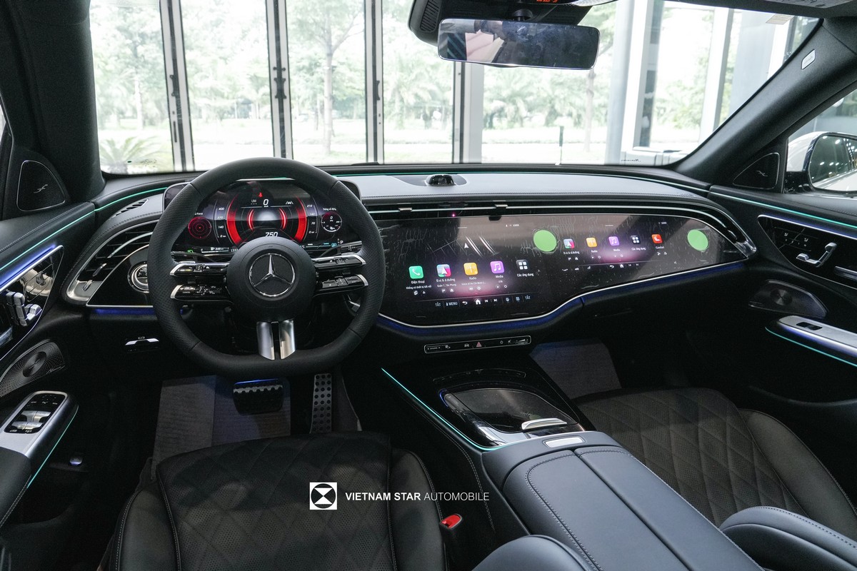 Nội thất Mercedes E300 AMG màu đen