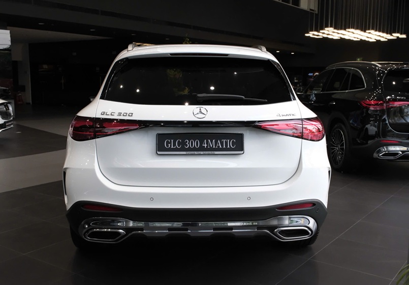 Mercedes glc 300 4maitc màu trắng