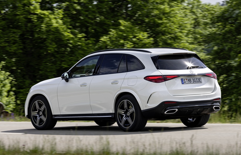 Mercedes GLC 300 e 4MATIC Plug-in Hybrid màu trắng