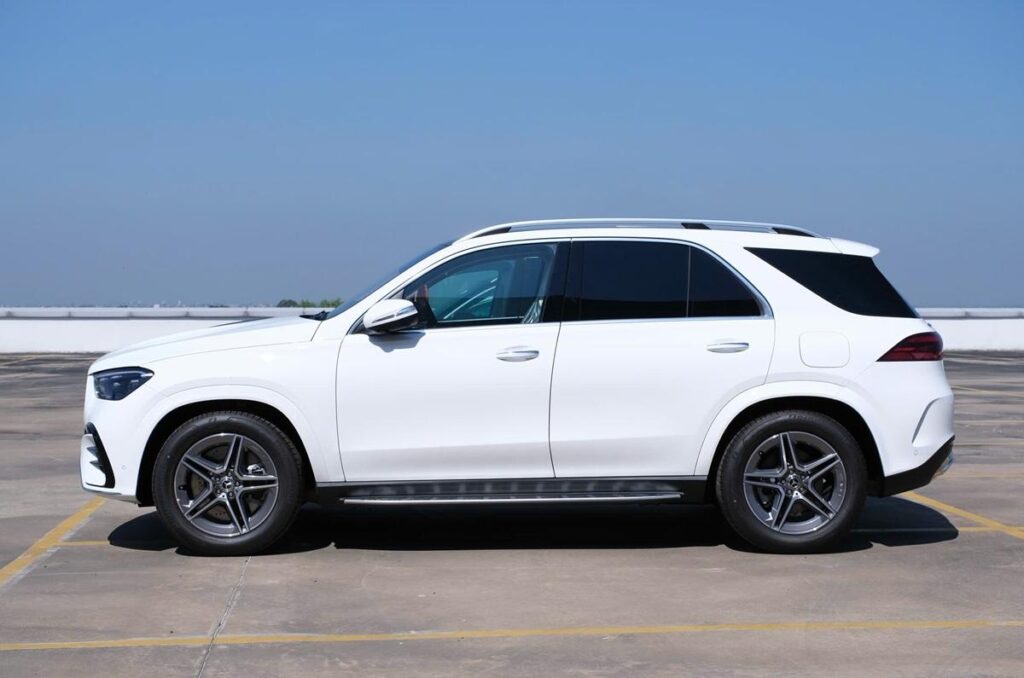 Đánh giá Mercedes GLE 450 2026 mới màu trắng