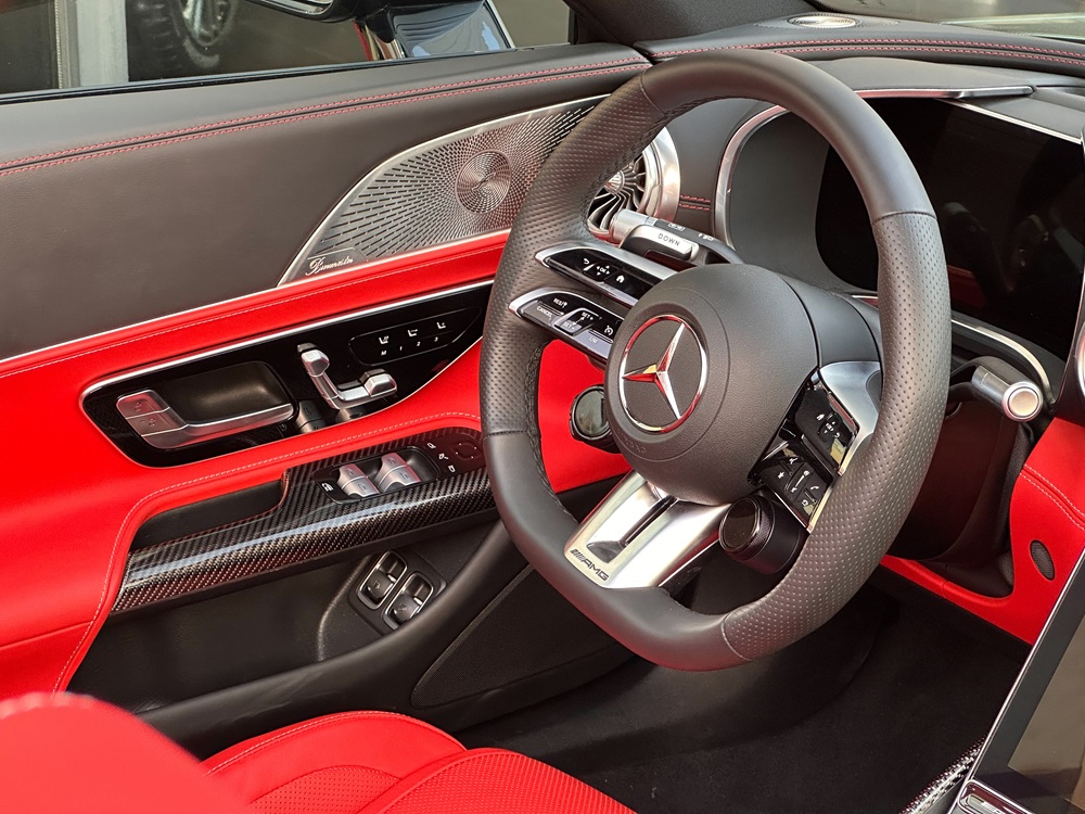 giá lăn bánh Mercedes AMG SL63 SE Performance màu xanh lá tại Phú Mỹ Hưng