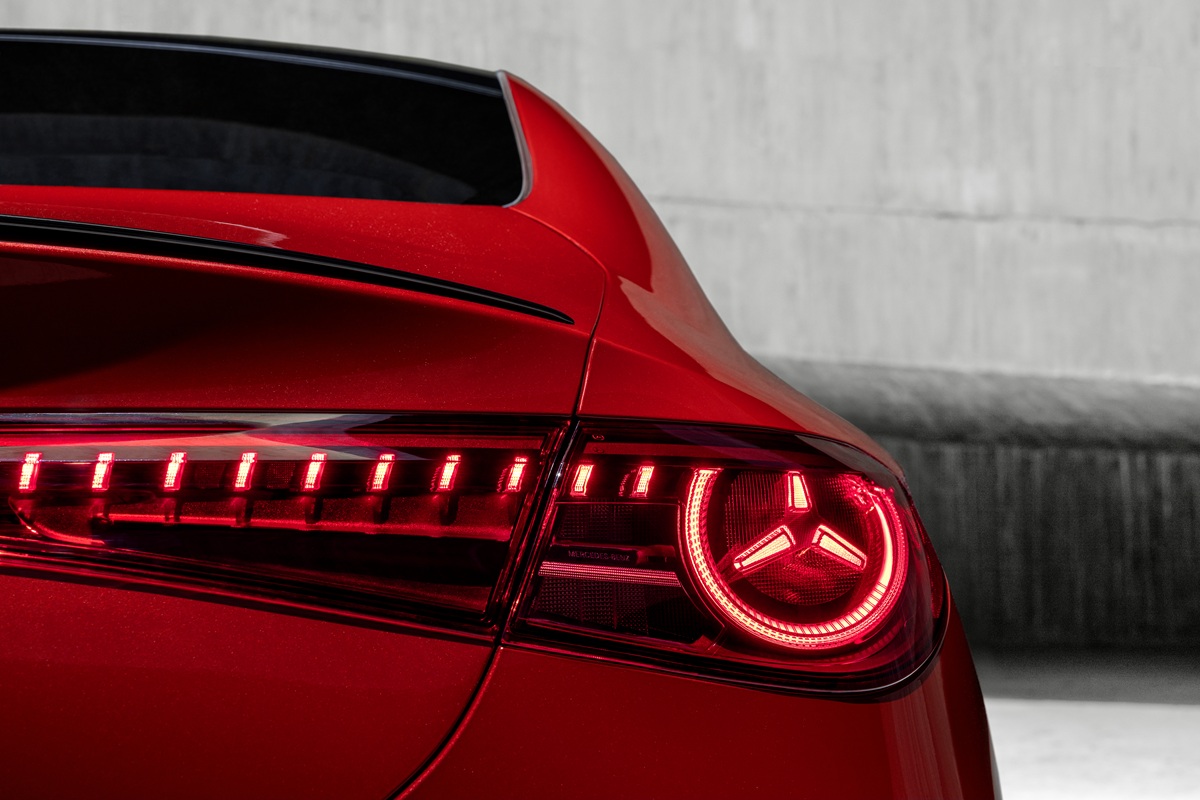 giá lăn bánh Mercedes CLA 200 mới 2026 màu đỏ