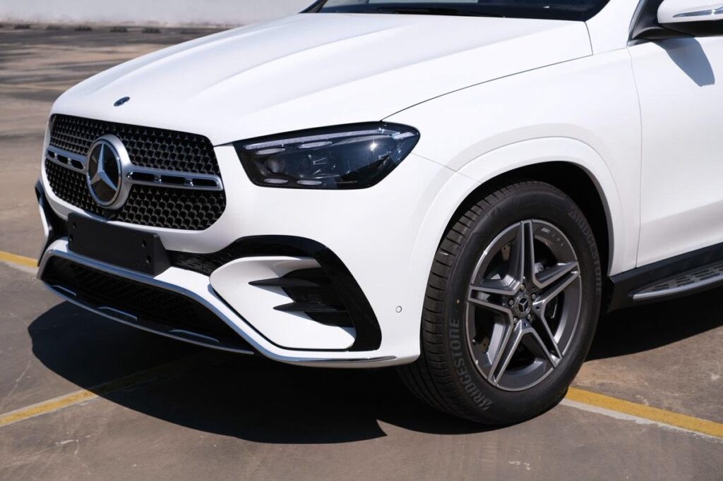 Đánh giá Mercedes GLE 450 2026 mới màu trắng