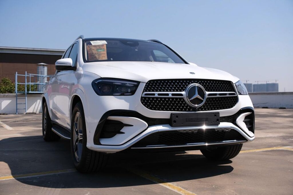Đánh giá Mercedes GLE 450 2026 mới màu trắng