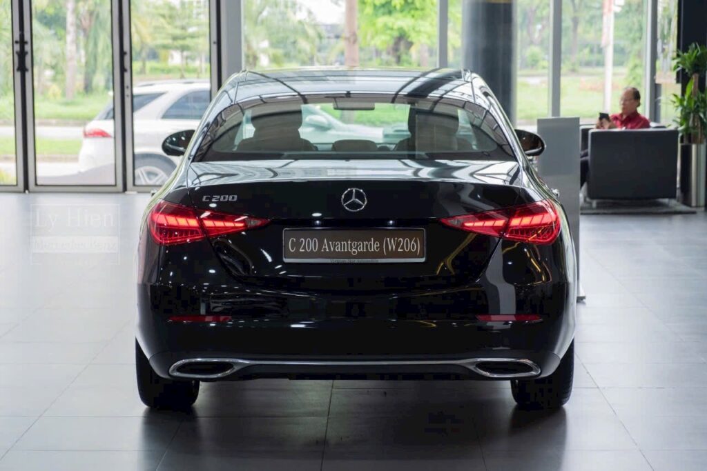 giá lăn bánh Mercedes C200 avantgarde 2026 màu đen