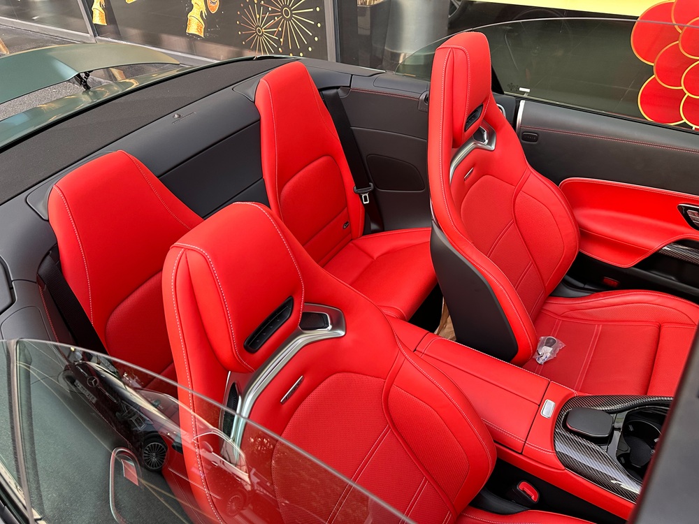 giá lăn bánh Mercedes AMG SL63 SE Performance màu xanh lá tại Phú Mỹ Hưng