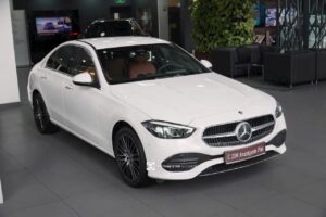giá lăn bánh Mercedes C200 Plus mới 2026 màu trắng