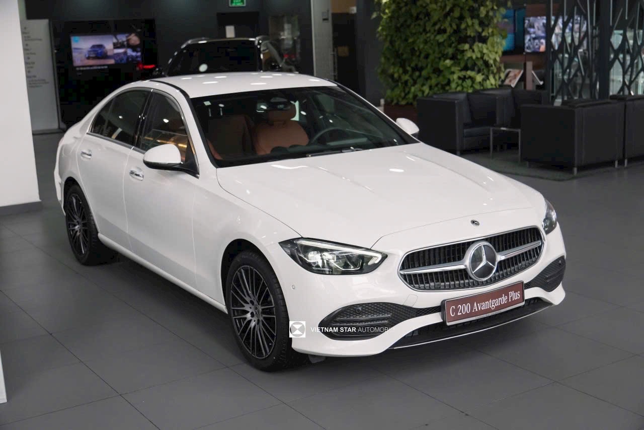 giá lăn bánh Mercedes C200 Plus mới 2026 màu trắng