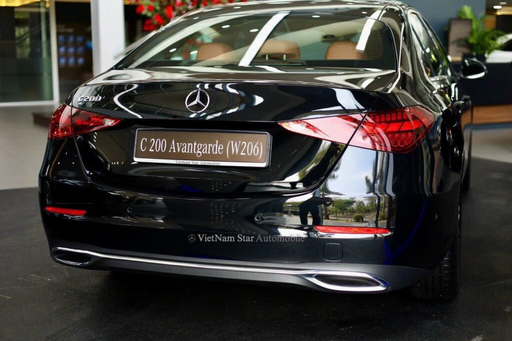 giá lăn bánh Mercedes C200 avantgarde 2026 màu đen