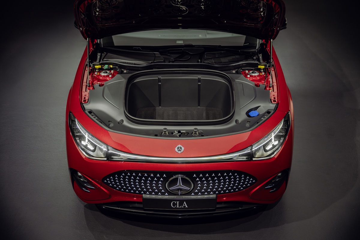 giá lăn bánh Mercedes CLA 200 mới 2026 màu đỏ