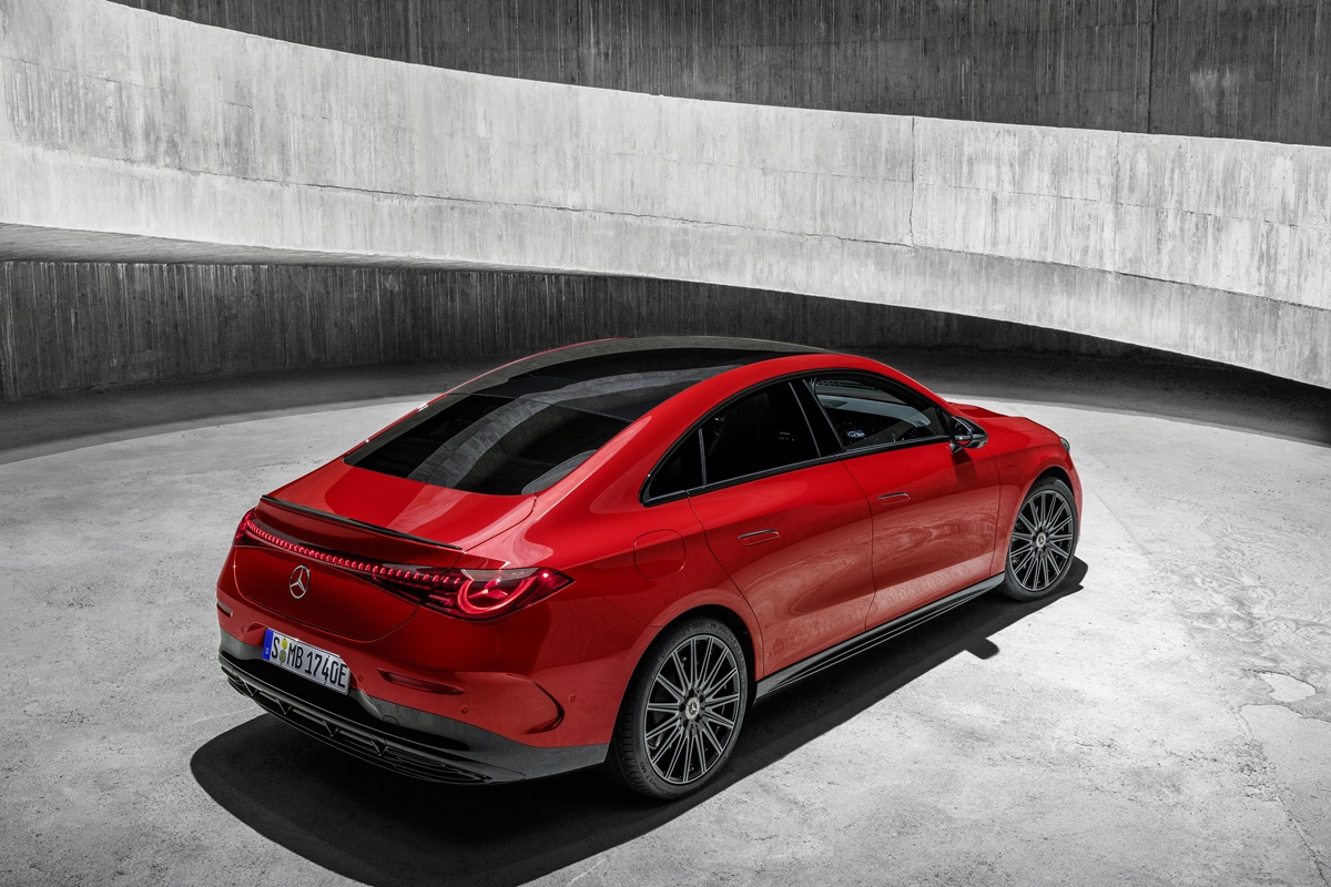giá lăn bánh Mercedes CLA 200 mới 2026 màu đỏ