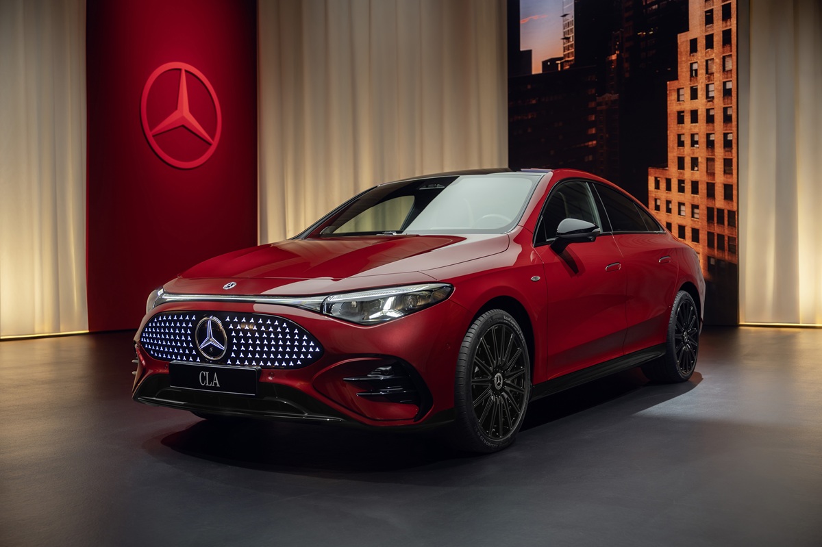 giá lăn bánh Mercedes CLA 200 mới 2026 màu đỏ
