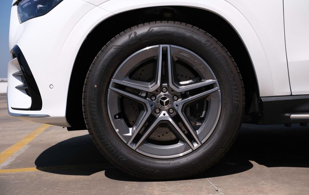 Giá xe Mercedes GLE 450 màu trắng