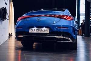Giá lăn bánh Mercedes-Benz CLA 200 màu Xanh Dương