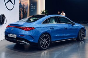 Giá lăn bánh Mercedes-Benz CLA 200 màu Xanh Dương