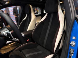 Nội thất Mercedes-Benz CLA 200 màu Đen