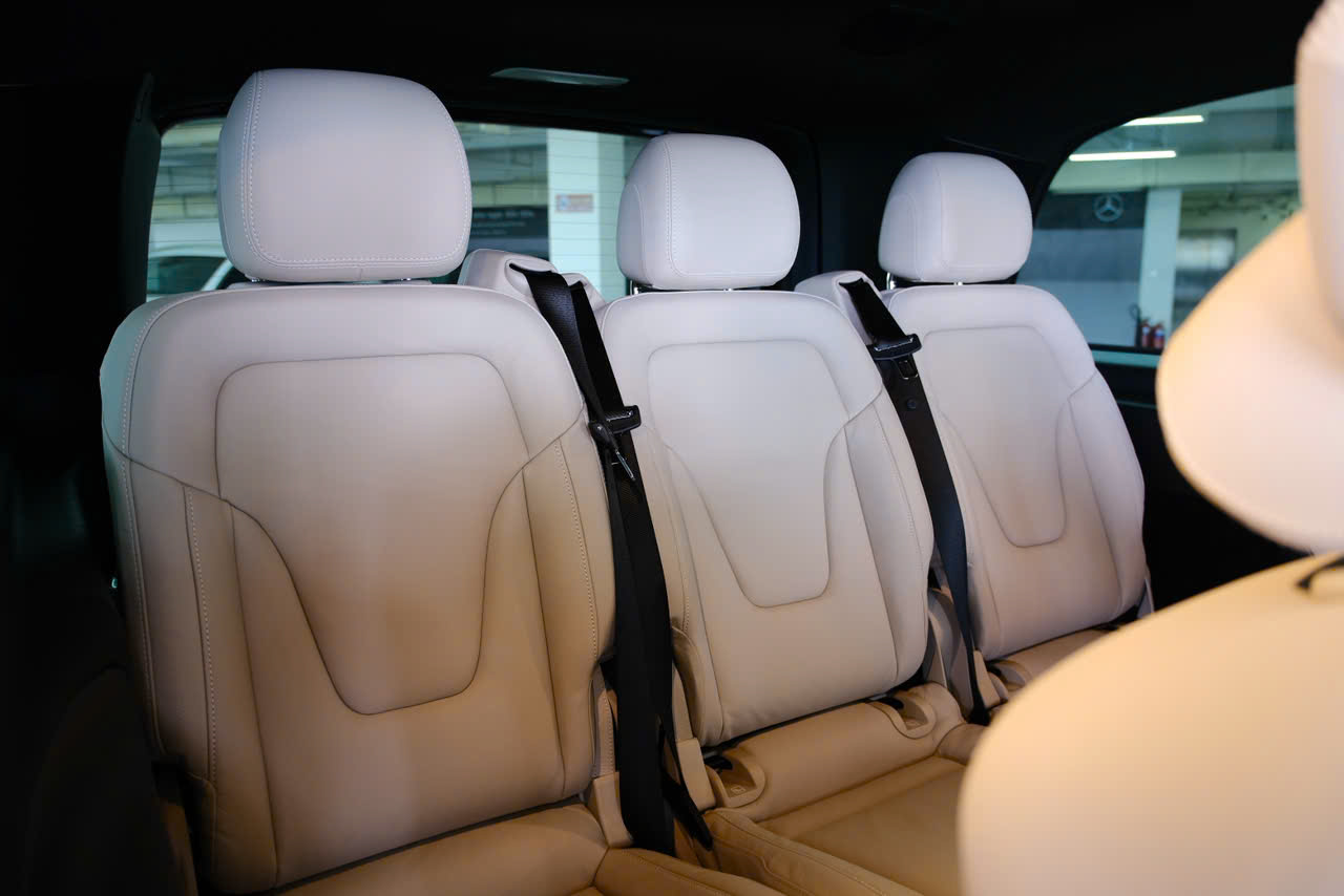 Mercedes Benz V300 AMG nội thất Kem
