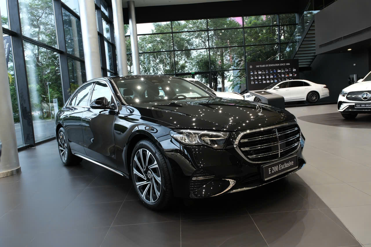 Báo giá lăn bánh Mercedes E200 Exclusive màu Đen